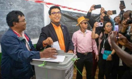 Andry Rajoelina arrive en tête des résultats préliminaires de l'élection présidentielle à Madagascar et l'opposition boycotte