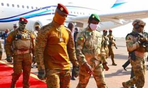 Le Burkina Faso annonce l'élimination de 100 militants en coopération avec le Mali