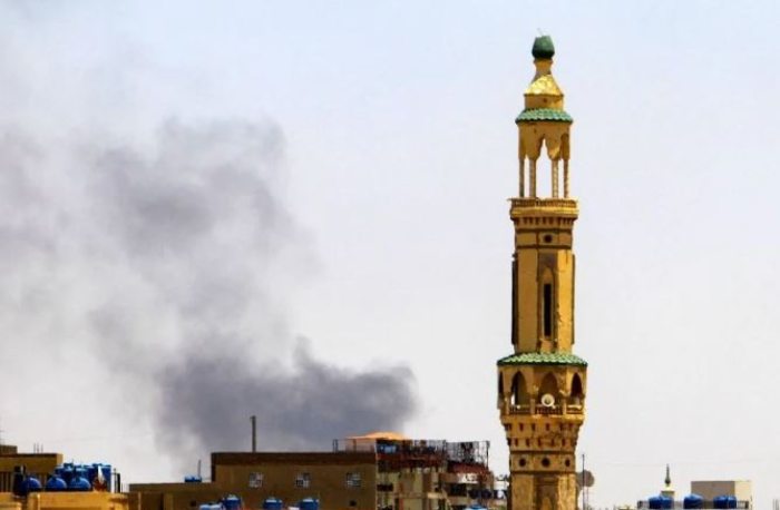 Un pont majeur à Khartoum a été détruit et l'armée et les Forces de soutien rapide ont échangé des accusations