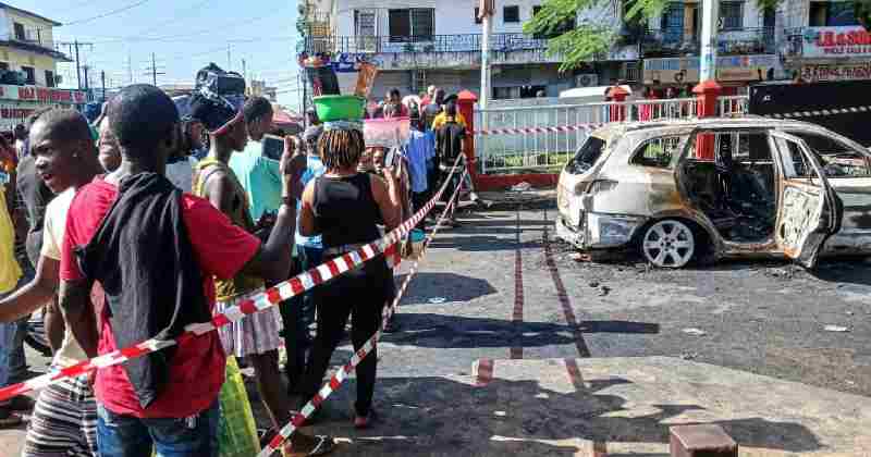 Libéria : 2 morts et 18 autres blessés après qu'une voiture a percuté une foule de partisans du président élu Boakai