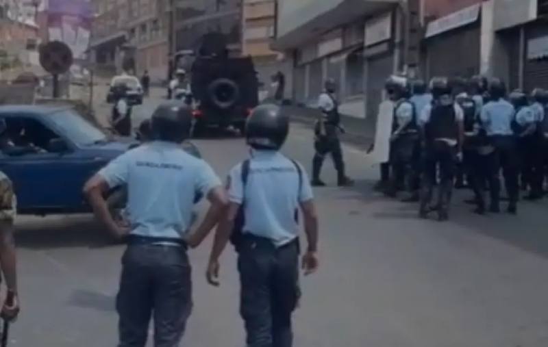 Un rival présidentiel est arrêté à Madagascar lors d'une manifestation dans la capitale, Antananarivo