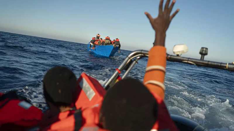 Un navire se dirige vers l'Italie après avoir secouru 118 migrants africains en mer