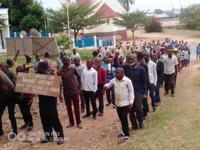 100 écoles ferment en RDC face aux protestations des enseignants