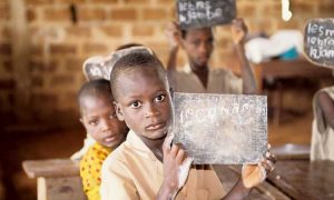 Pourquoi les enfants de l’âge de pierre élevés dans les sociétés tribales africaines ont-ils reçu une meilleure éducation ?