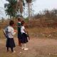 De nombreux enfants sud-africains doivent encore parcourir de longues distances à pied pour se rendre à l'école