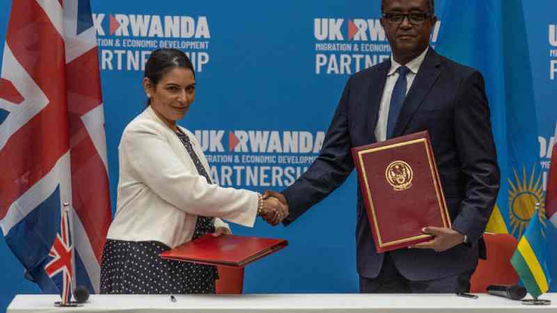 La Grande-Bretagne signe un nouveau traité d'asile avec le Rwanda