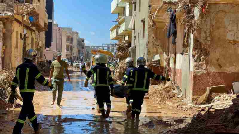 Trois mois après la catastrophe, la recherche des dépouilles des victimes des inondations de Derna se poursuit