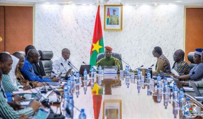Le gouvernement burkinabè adopte un projet de nouvelle constitution burkinabè