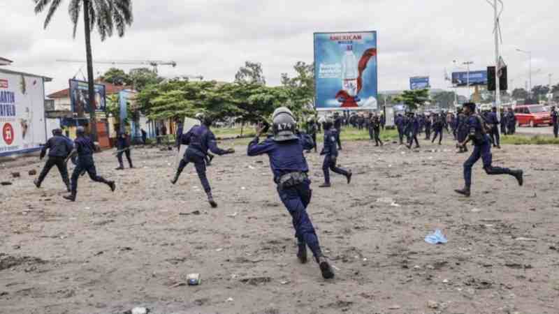 Affrontements entre partisans du candidat à la présidentielle Martin Fayulu et policiers à Kinshasa