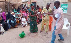 Au Mali, des lycéennes abordent les problèmes sociaux à travers le théâtre