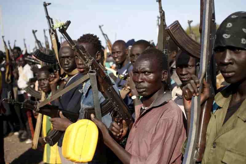 Les appels à armer les civils se multiplient à mesure que l’ampleur de la guerre au Soudan s’étend