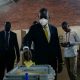 Les Zimbabwéens votent lors d'une élection partielle controversée