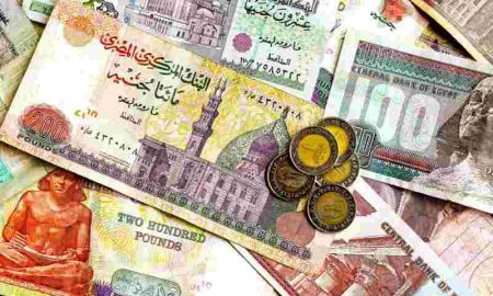 Le secteur privé égyptien se contracte à mesure que la monnaie s'affaiblit