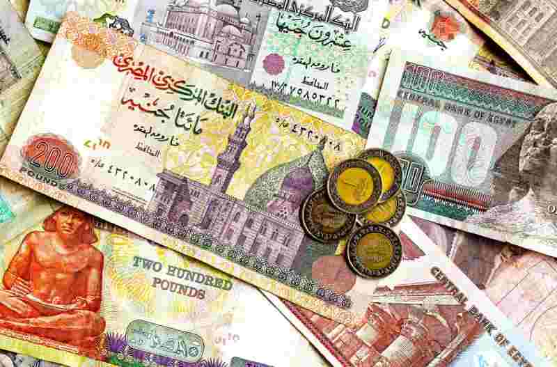 Le secteur privé égyptien se contracte à mesure que la monnaie s'affaiblit