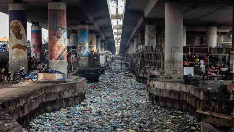 L'interdiction du plastique à Lagos divise l'opinion
