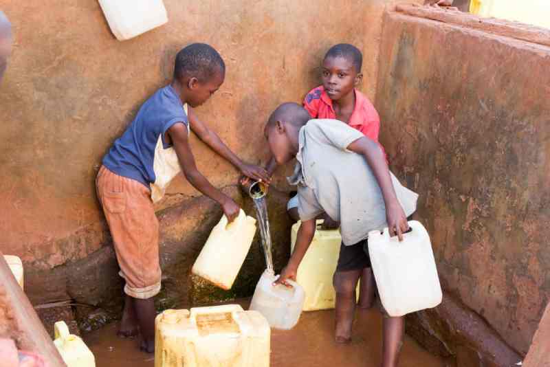 « Je ne veux pas qu’il meure de cette façon » : les enfants cachés de l’Ouganda