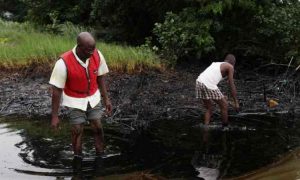 Les autorités nigérianes enquêtent sur une fuite de pétrole provenant de l'oléoduc Shell