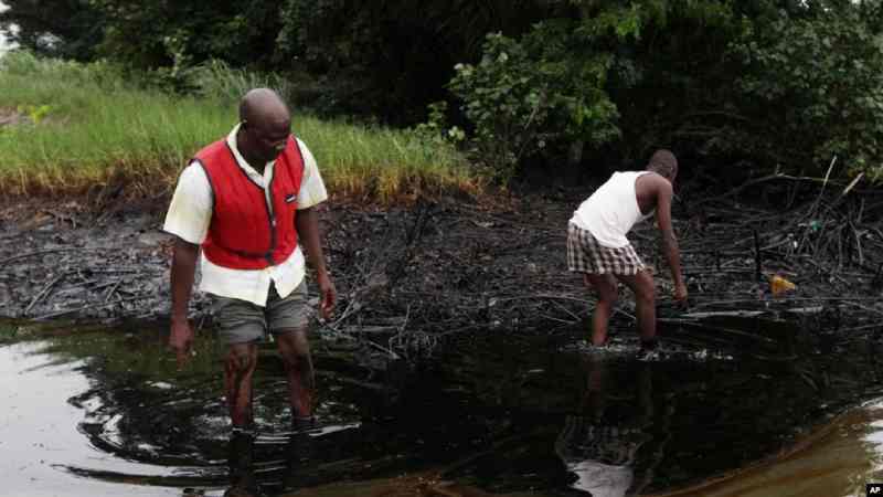 Les autorités nigérianes enquêtent sur une fuite de pétrole provenant de l'oléoduc Shell