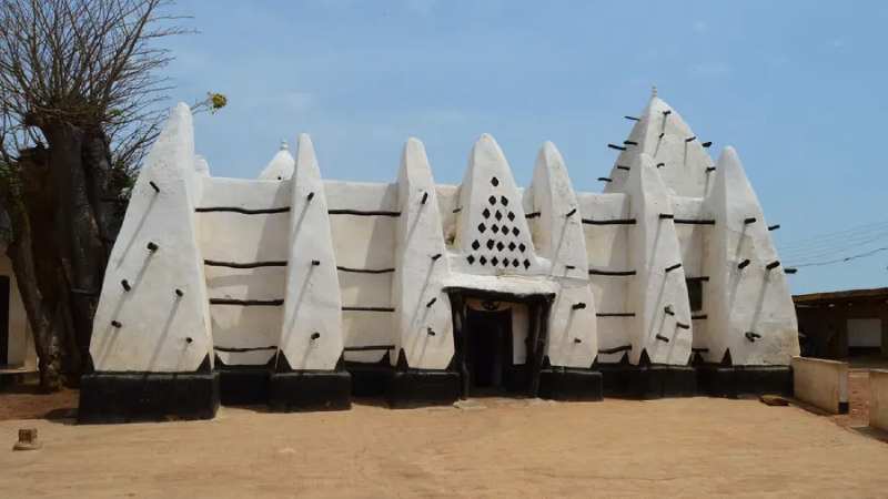 Des serviettes de fête postcoloniales ! Les architectes qui ont remis le Ghana dans le rythme