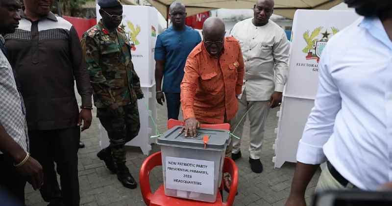 Le candidat présidentiel du parti au pouvoir au Ghana lance sa campagne électorale et promet une reprise économique