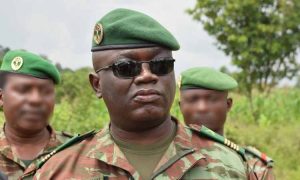 La junte militaire en Guinée dissout le gouvernement de Bernard Jomo