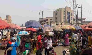 Le Nigeria dévoile une forte hausse des taux alors que les difficultés suscitent des protestations des travailleurs