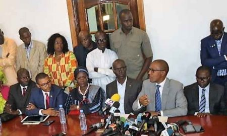 12 leaders de l’opposition sénégalaise s’unissent pour contester la décision de reporter les élections