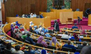 Le parlement sénégalais discute de la prolongation du mandat du président alors que les protestations éclatent