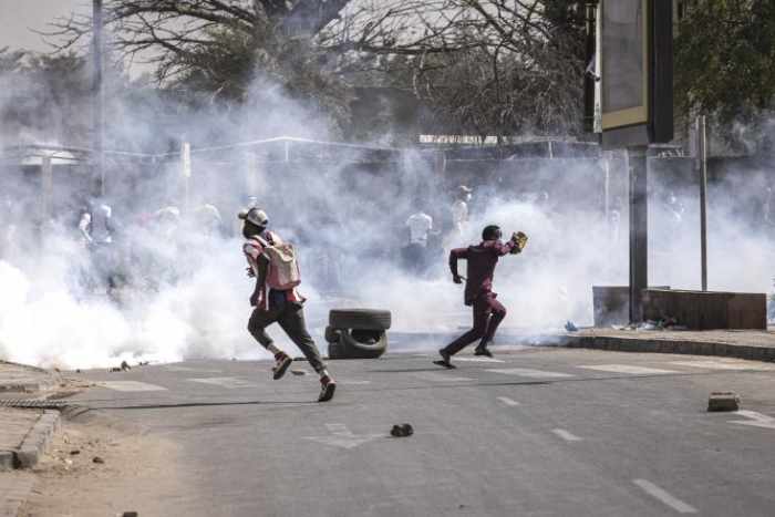 Une crise menace au Sénégal après la répression des manifestations protestant contre le report de l'élection présidentielle