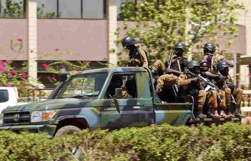 Le Burkina Faso alerte aux attentats suicides dans les centres urbains