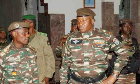 Le ministre nigérian de la Défense ordonne de traduire en justice les instigateurs d'un coup d'État militaire