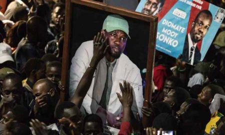 Des foules de manifestants saluent "Sonko" et "Faye" lors de leur première apparition publique après leur libération au Sénégal