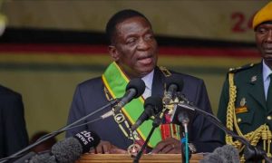 Les États-Unis mettent fin au programme de sanctions contre le Zimbabwe et imposent des restrictions au président et à ses associés