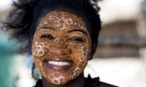 Normes de beauté en Afrique...Front large pour les femmes, cheveux rasés et cicatrices faciales sont les plus beaux signes de beauté