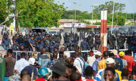 La police tire des gaz lacrymogènes pour disperser une manifestation au Bénin