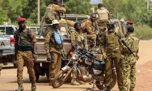 Une attaque armée d ' "Al-Qaïda" fait 73 morts au Burkina Faso