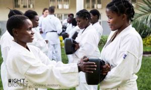 Des filles au Congo apprennent à se défendre grâce à l'art martial