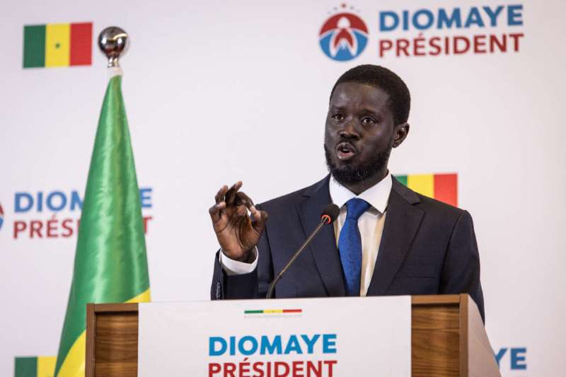 Le président sénégalais Bachirou Faye annonce une revue du secteur pétrolier, gazier et minier et rassure les investisseurs