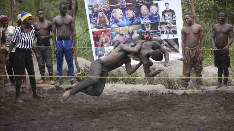 Les jeunes Ougandais rêvent de devenir lutteurs professionnels