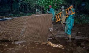 Au moins 40 personnes ont été tuées après l'effondrement d'un barrage dans l'ouest du Kenya et des dizaines étaient portées disparues