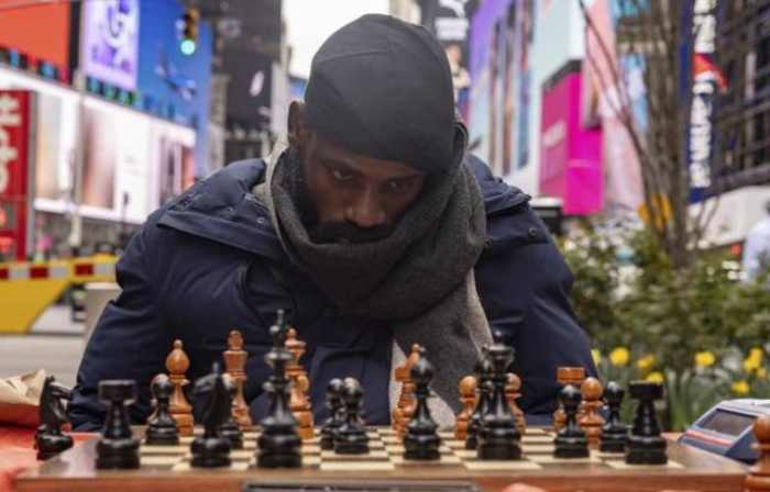 Un maître d'échecs nigérian joue pendant 60 heures pour tenter d'établir un nouveau record du monde