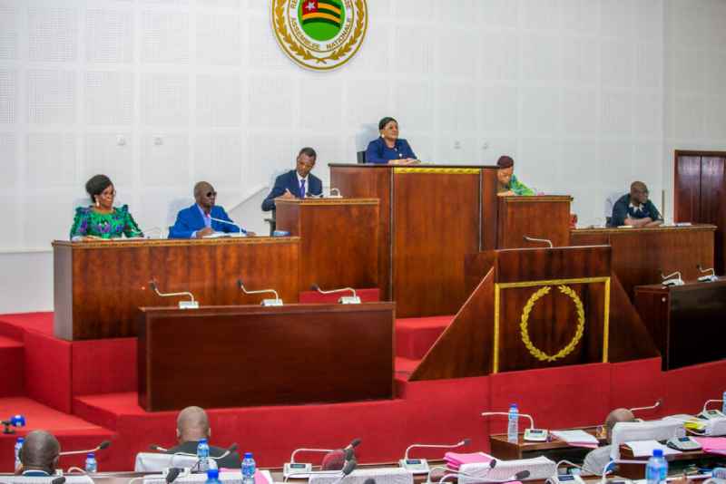 Le Parlement togolais approuve des amendements constitutionnels controversés