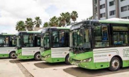 [Rwanda] L'entreprise de mobilité électrique IZI livre cinq bus électriques à Kigali