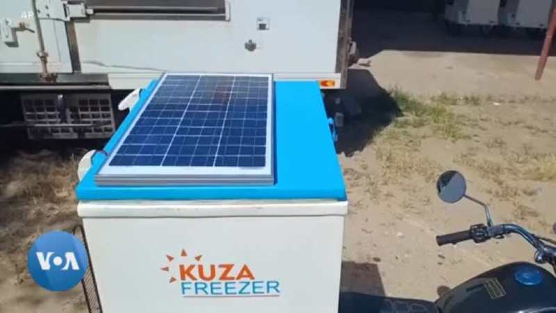 Une start-up kenyane transforme les déchets plastiques en congélateurs à énergie solaire