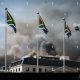 Brûler le drapeau du pays provoque un tollé et de vives critiques à l'encontre du principal parti d'opposition en Afrique du Sud