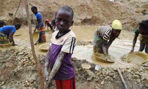 Les enfants congolais sont privés de la possibilité de s'instruire en raison du travail dans les mines