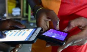 Les réseaux mobiles attirent plus d'utilisateurs de smartphones alors que le Ghana tente de combler le fossé numérique