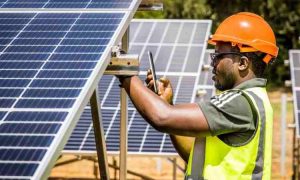 d. light fournit 10 000 systèmes solaires domestiques aux réfugiés en Ouganda