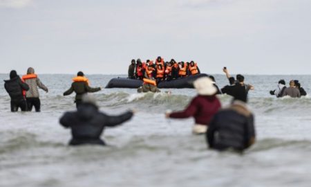 Le Royaume-Uni commence à détenir des migrants Africains qui doivent être expulsés vers le Rwanda