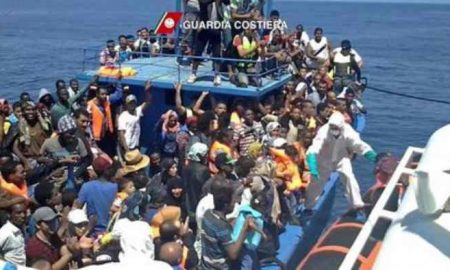 Sauvetage de 87 migrants Africains de la noyade au large des côtes libyennes et leurs transferts en Italie